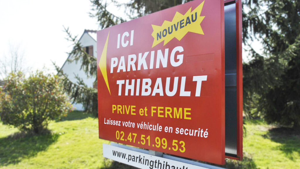 Panneau publicitaire Parking Thibault